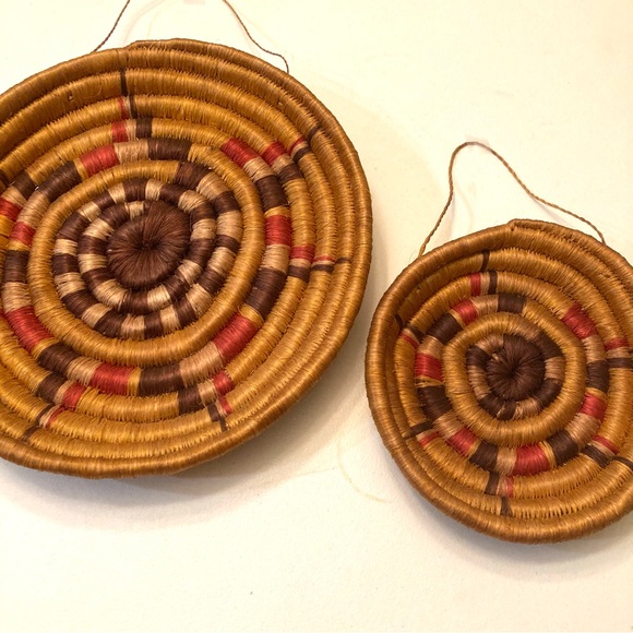Set of 2 Hopi Coiled Woven Grass Basket Trays 13” & 9” Boho Wall Hanging - Picture 2 of 9